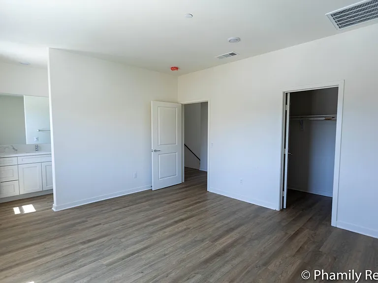 138 Glendora Ave #10 — Photo 6