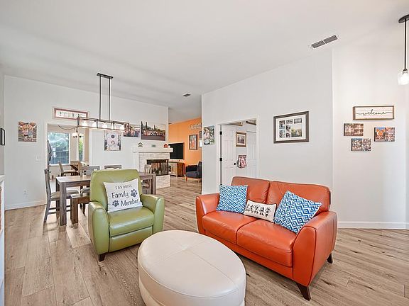 3rd image of 101 Elkins Cir