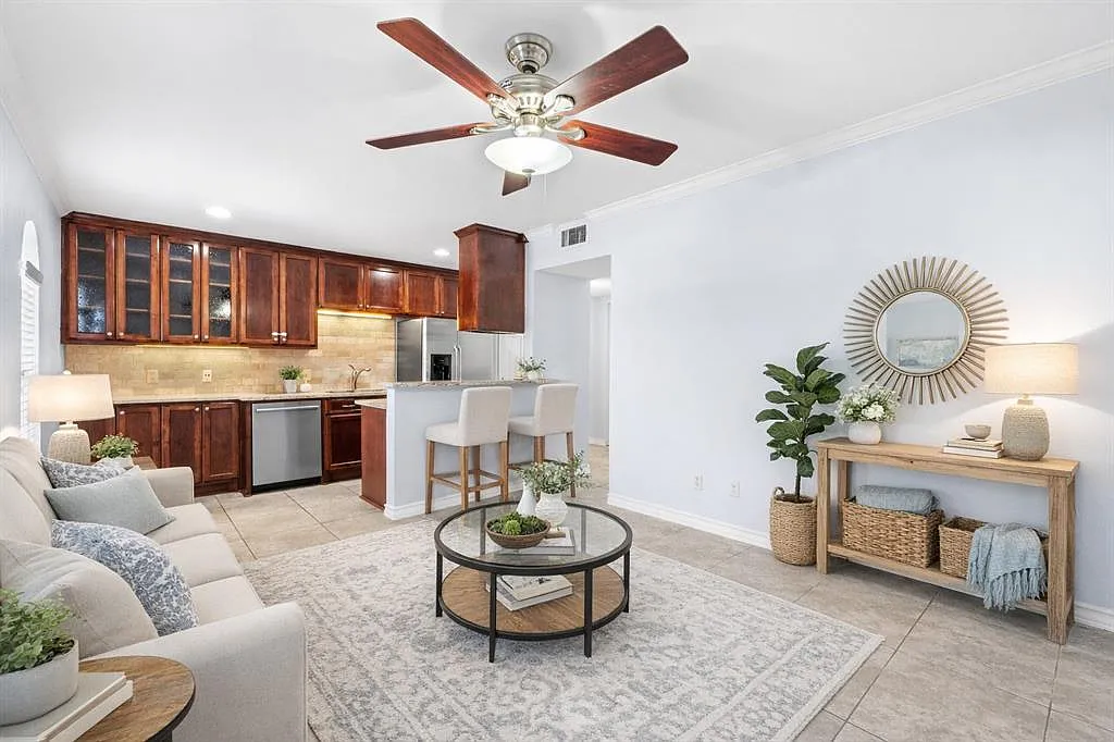 1 bed, 1.0 bath, 500 sqft, $1,300 — Photo 1