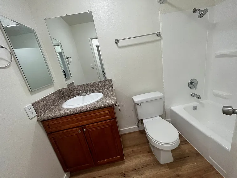 Flower Street Apartments — Photo 18