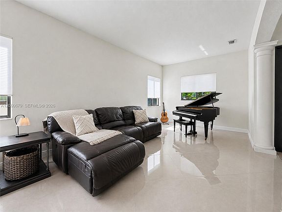 4th image of 5889 SW 17th St
