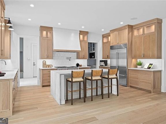 3rd image of 10210 Cedar Ridge Dr