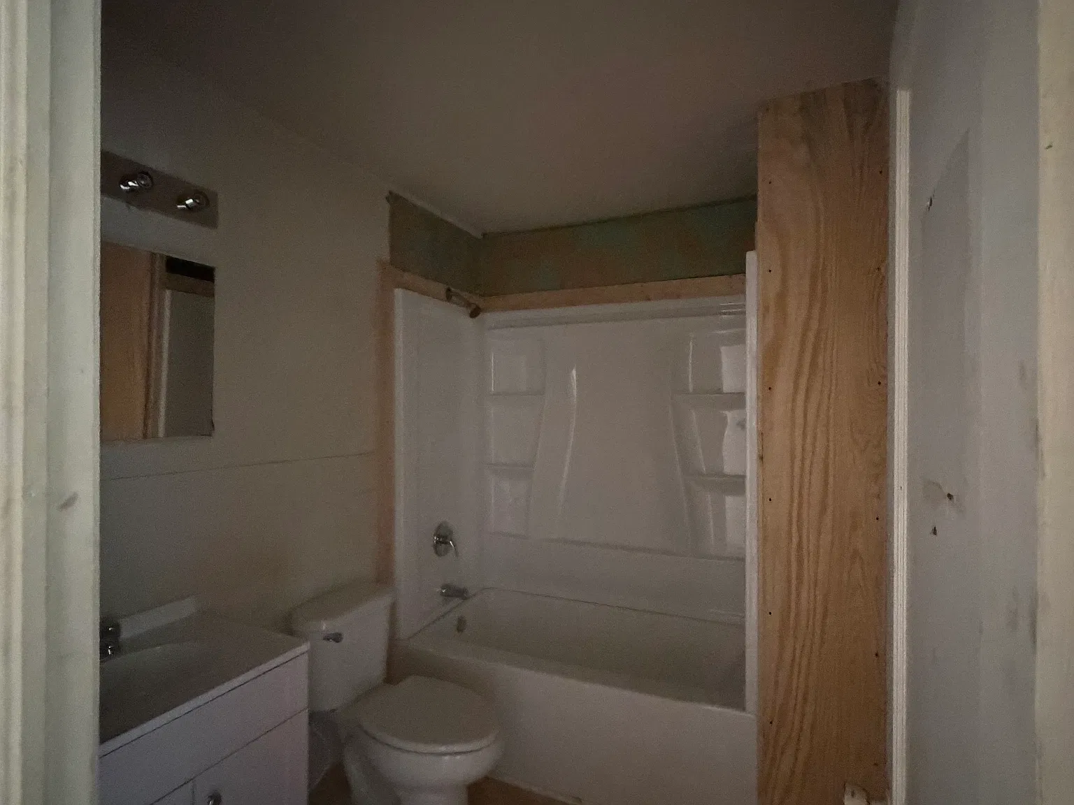 4 bed, 1.5 bath, 1800 sqft, $1,195 — Photo 4