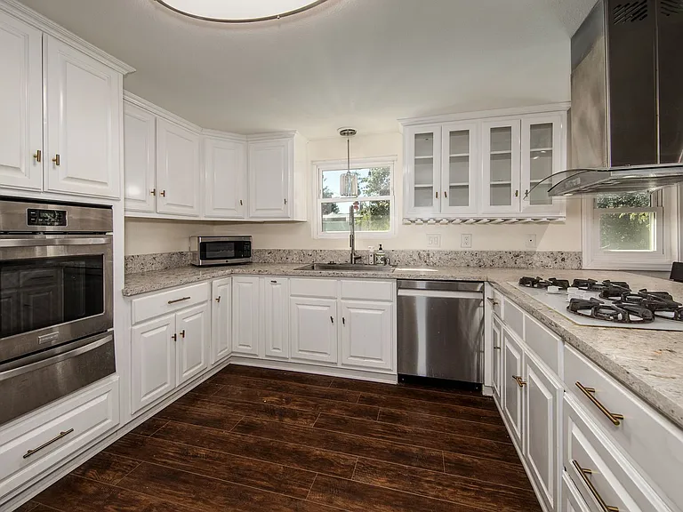25597 Lomas Verdes St — Photo 10