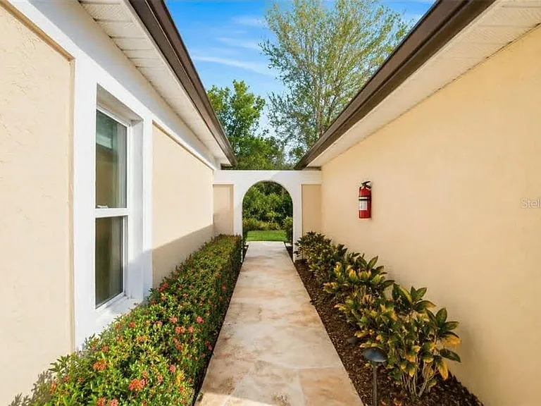 1203 Saxony Cir #B — Photo 13