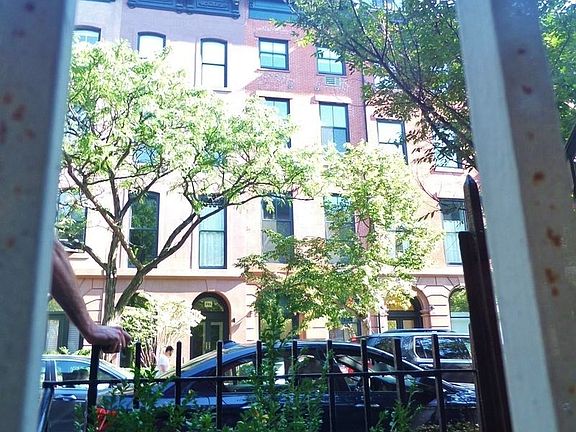 3rd image of 424 W 22nd St APT 1