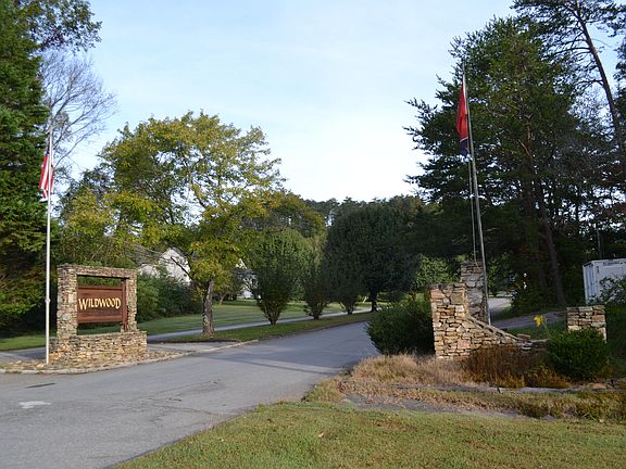 3rd image of 908 Wildwood Garden Dr