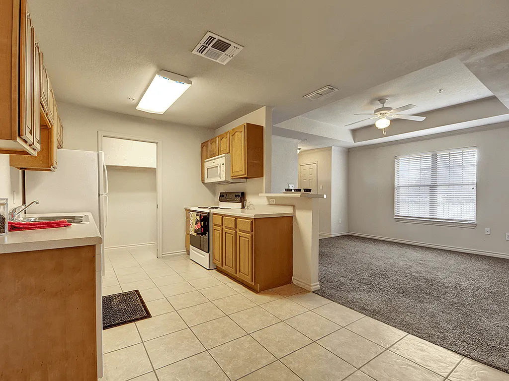 Lexington Court — Photo 2
