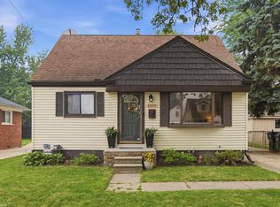 23801 Beverly St, Saint Clair Shores, MI 48082
