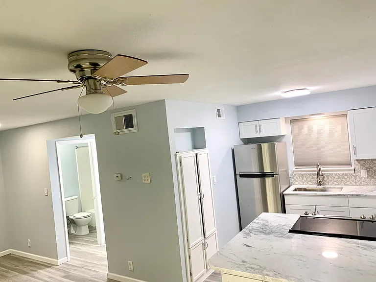 500 E Riverside Dr #122 — Photo 15