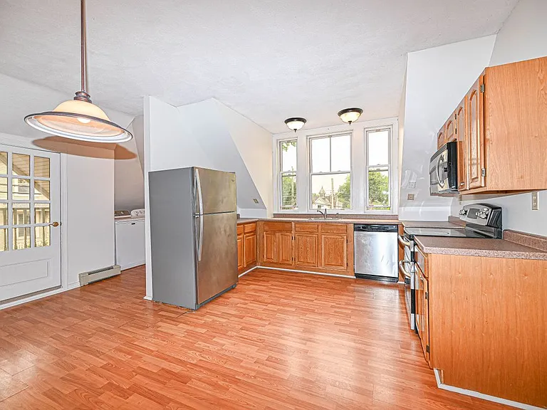 55B Bay St — Photo 4