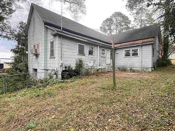 2nd image of 209 Pearl Ave N