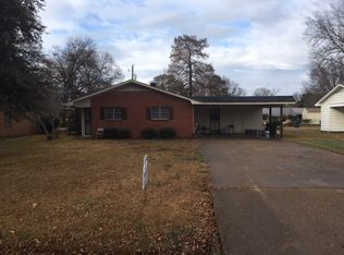 1104 W Claiborne Ave, Greenwood, MS 38930