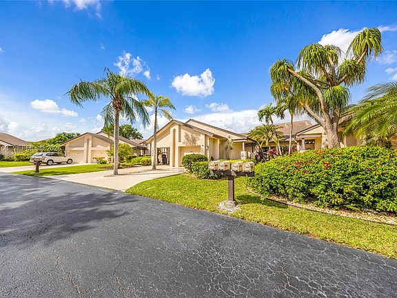 2nd image of 5302 Fairway Woods Dr APT 4612