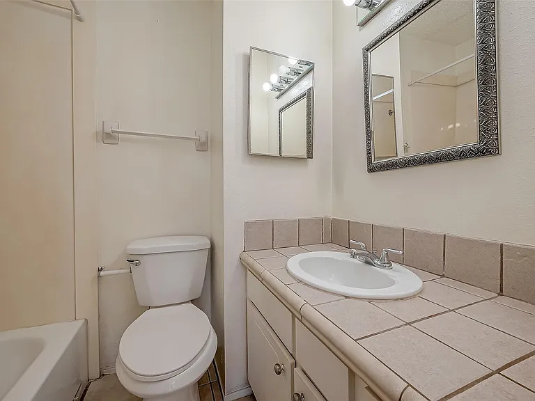 6410 Del Monte Dr #5 — Photo 26
