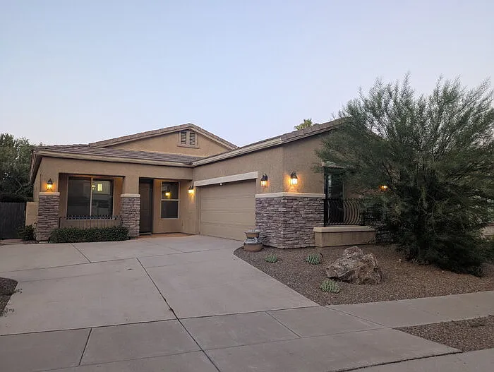 3 bed, 2.0 bath, 1882 sqft, $2,295 — Photo 1