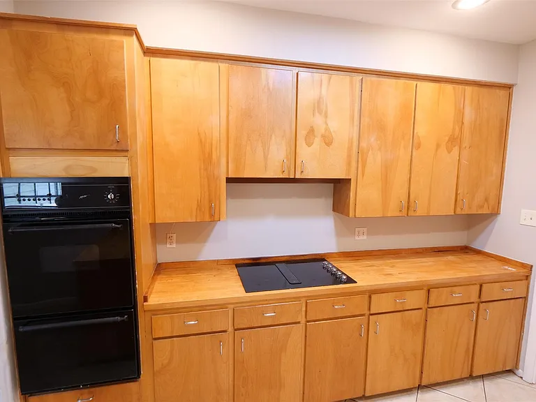 9526 Val Verde St — Photo 15
