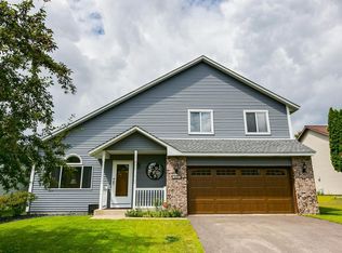 2225 McAfee Cir, Saint Paul, MN 55109