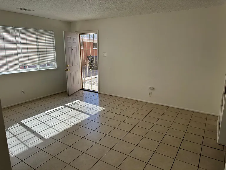 328 Charleston St SE #C — Photo 2