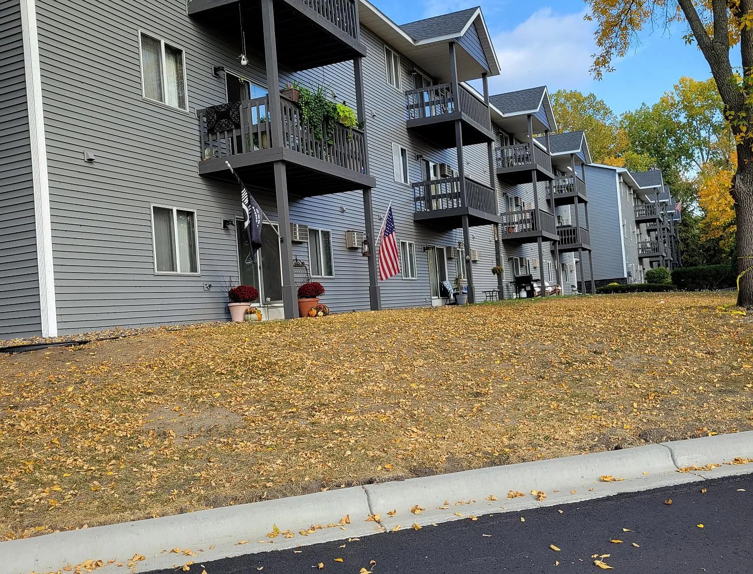 County Line Plaza — Photo 2