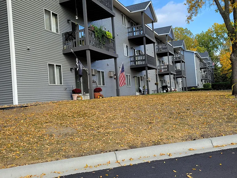 County Line Plaza — Photo 2