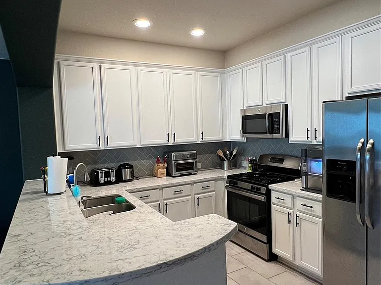 8315 Columbia Forest Dr — Photo 6