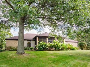 2706 Stonegate Dr, Crystal Lake, IL 60012