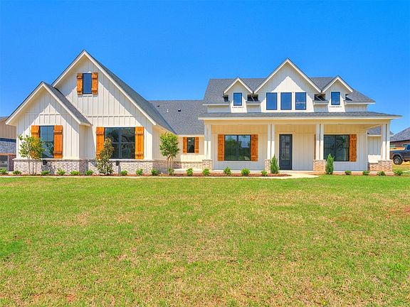 2nd image of 10180 Oakwood Dr