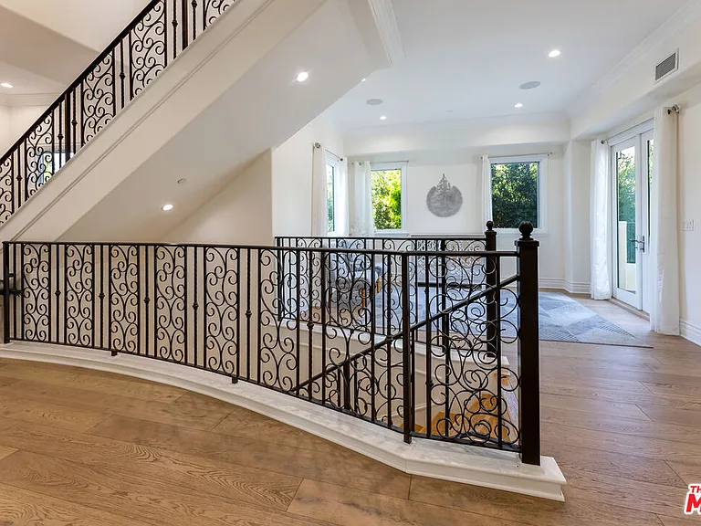 391 S Saltair Ave — Photo 28