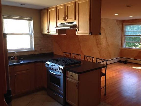2nd image of 2708 W Balmoral Ave APT 2E