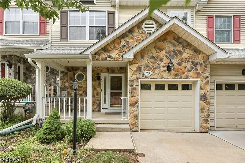 73 Castleton Rd