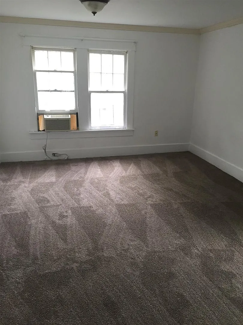 Studio Apt. for lease in the Belmont/Hillsboro area! — Photo 3