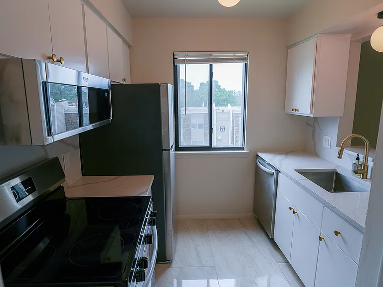 7321 S Yale Ave #219 — Photo 3