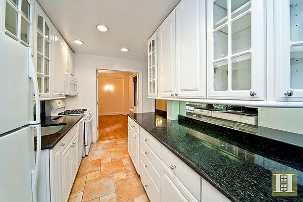 Rented by Halstead Real Estate | media 27