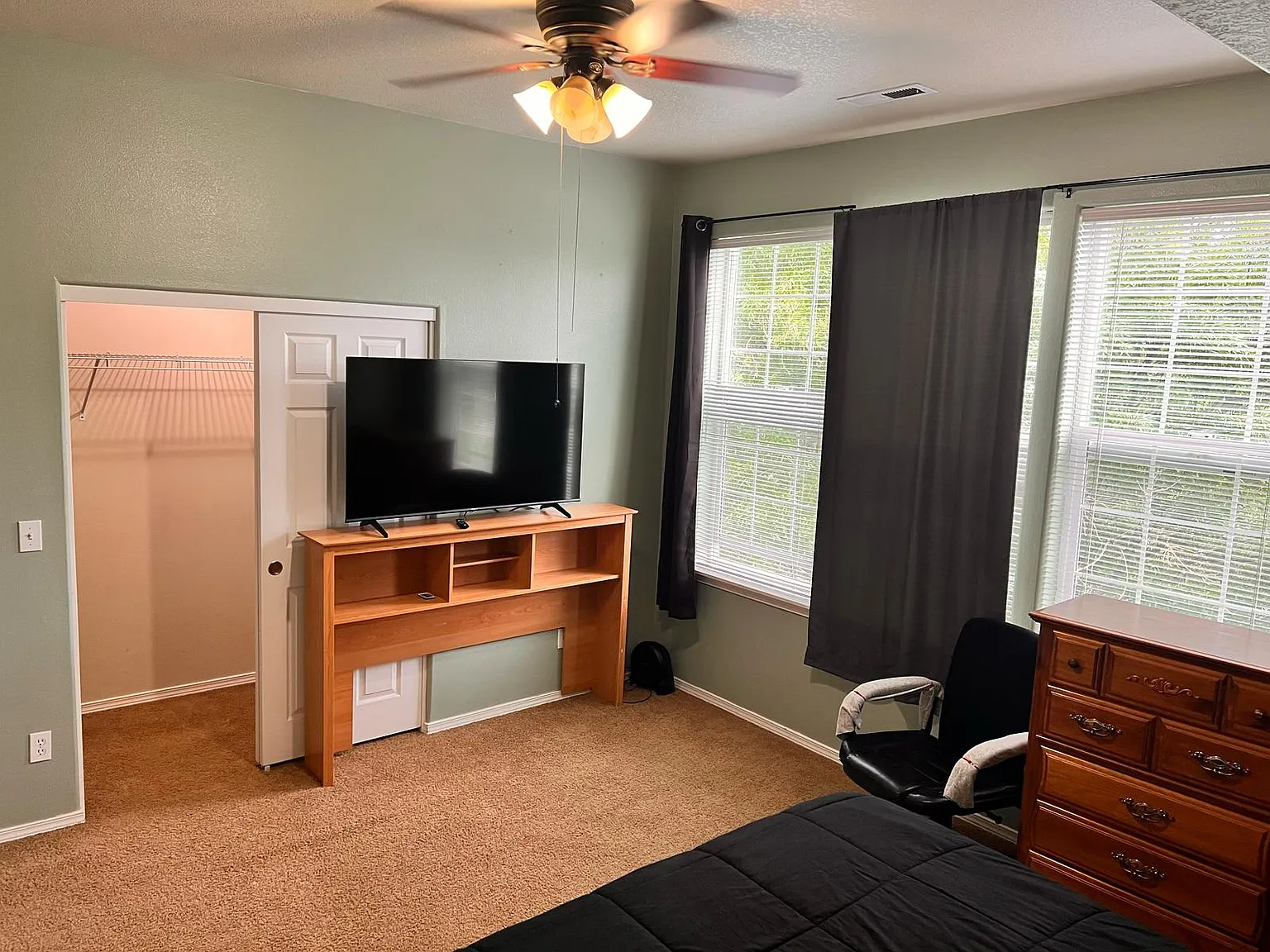 4 bed, 2.5 bath, 1900 sqft, $1,150 — Photo 3