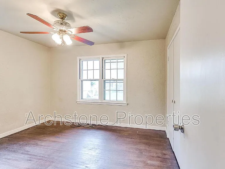 1614 SW 41st St — Photo 5