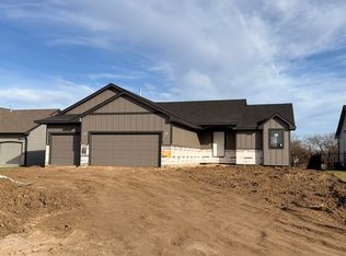 2118 S Chateau St, Wichita, KS 67207