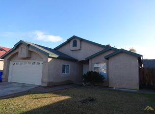 2228 White Oak Dr, Delano, CA 93215