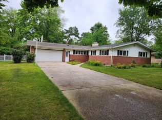 2015 Airfield Ln, Midland, MI 48642