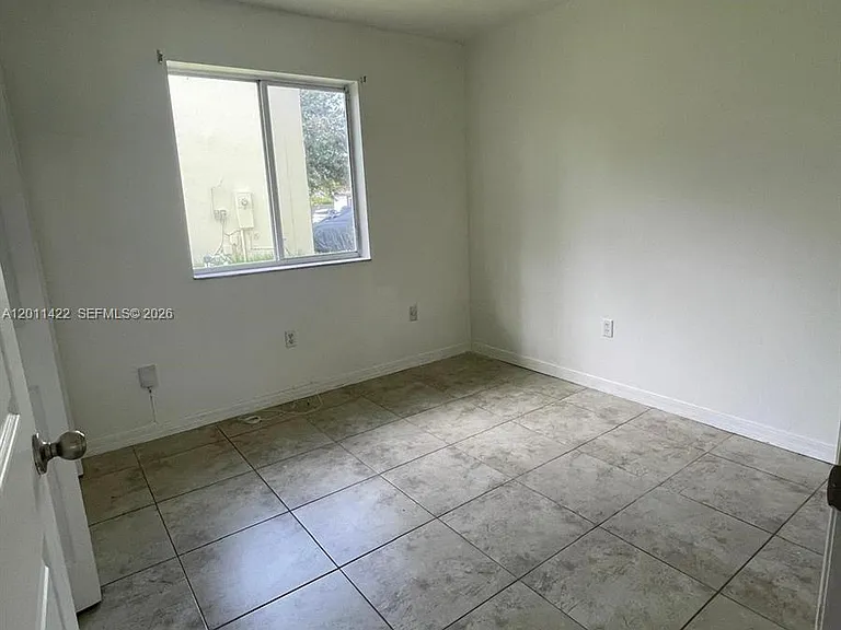 450 SE 30th Dr — Photo 9