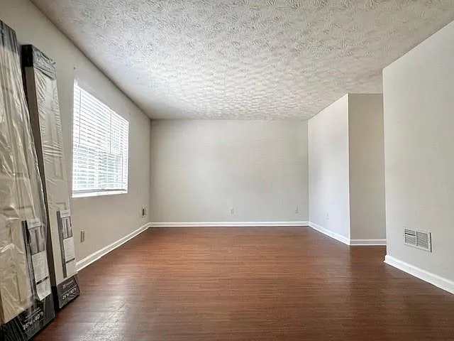 6 bed, 5.0 bath, 3360 sqft, $3,895 — Photo 2
