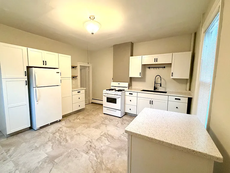 140 Lawrence St #1 — Photo 2