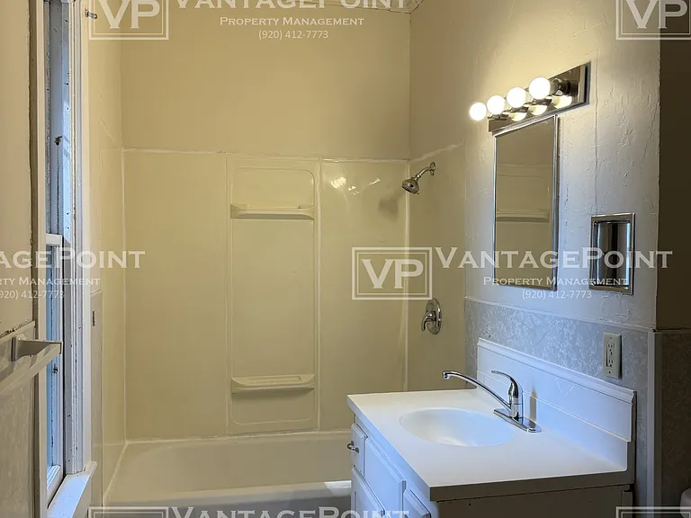 220 S Maple Ave — Photo 15