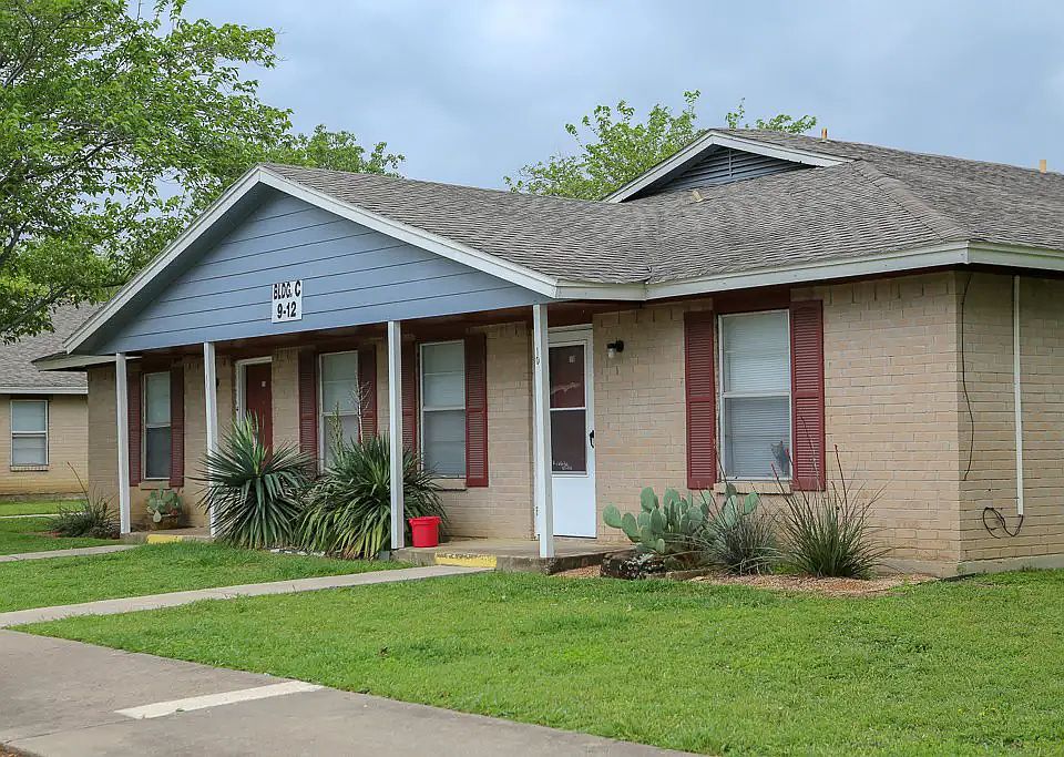 Kingswood Estates Apartments 505 N Baugh St Alvarado TX Zillow