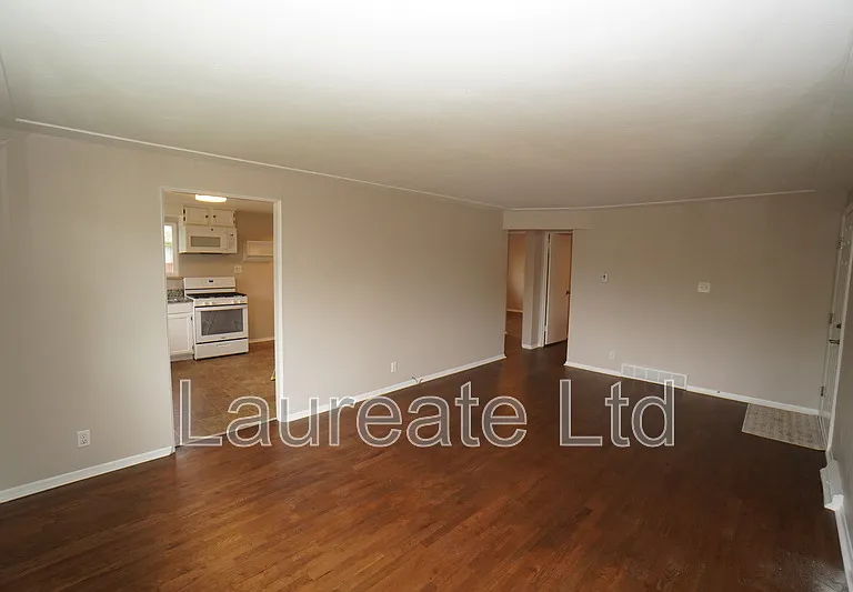 2258 W Maplewood Ave — Photo 5