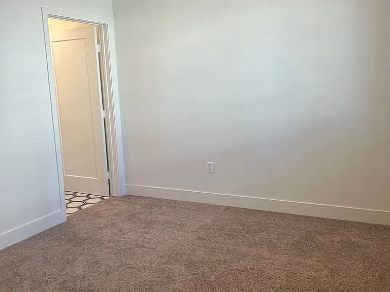 APT THE MADISON COLLECTION — Photo 23