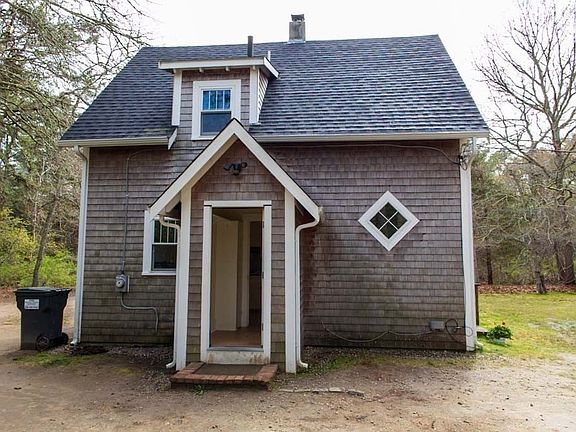 3rd image of 988 Old Falmouth Rd