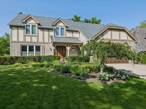 2 N Richmond Ct, Lake Zurich, IL 60047