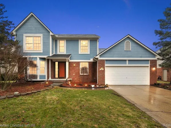 3210 Davenport Ln, Rochester Hills, MI 48309