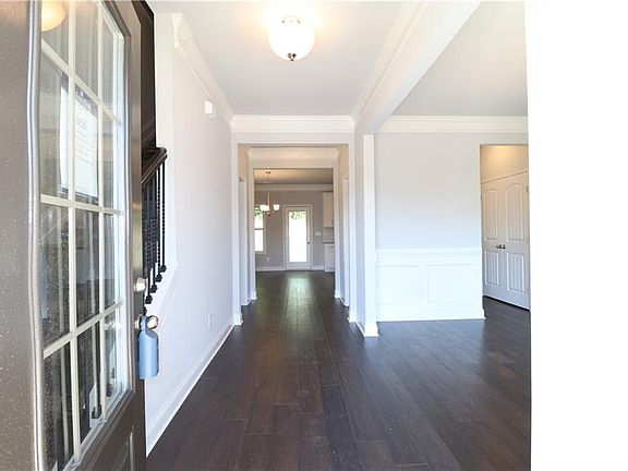 3rd image of 946 Wingate Cir